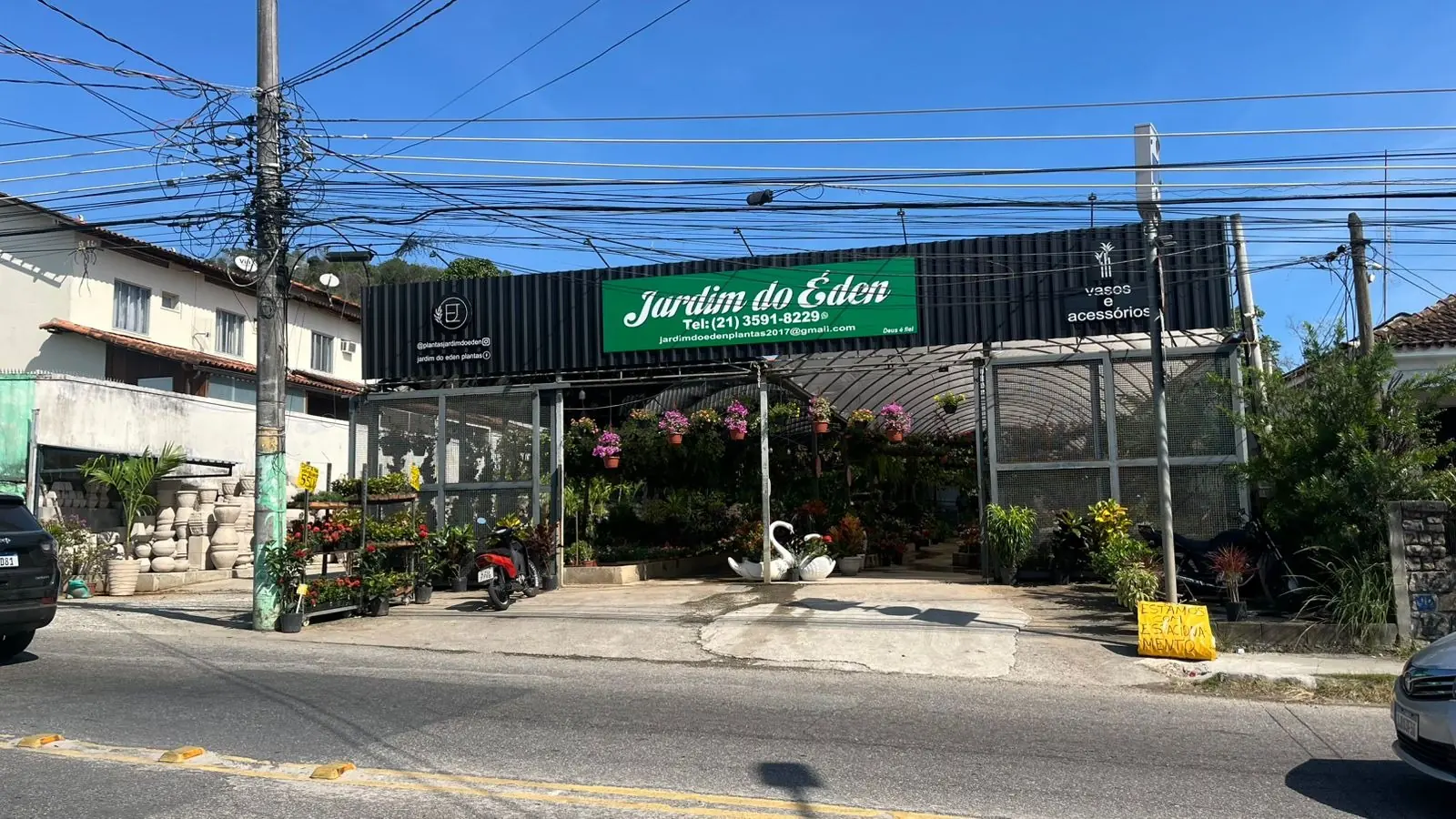 Fachada da floricultura Jardim do Éden na Estrada do Cabuçu, Campo Grande